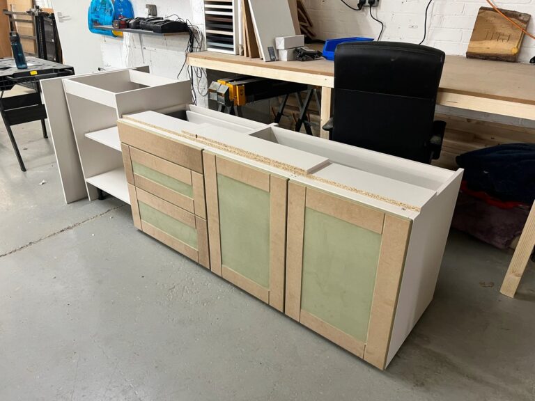 Paintable shaker doors on base units in the workshop