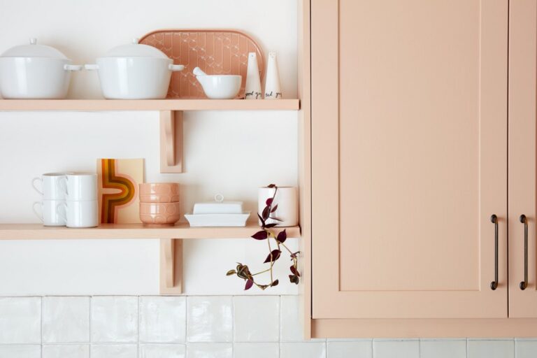 Uni colour fronts with open shelves